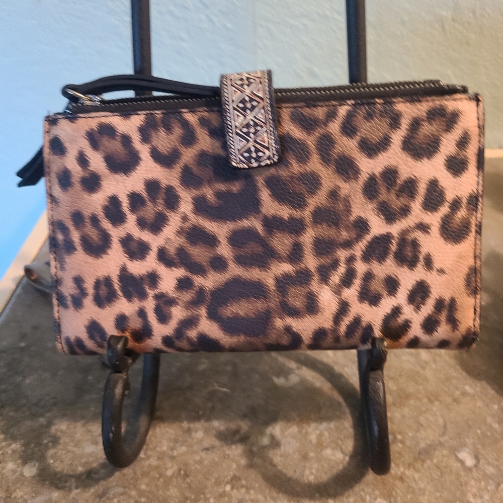NWOT Brighton Africa Stories Wristlet